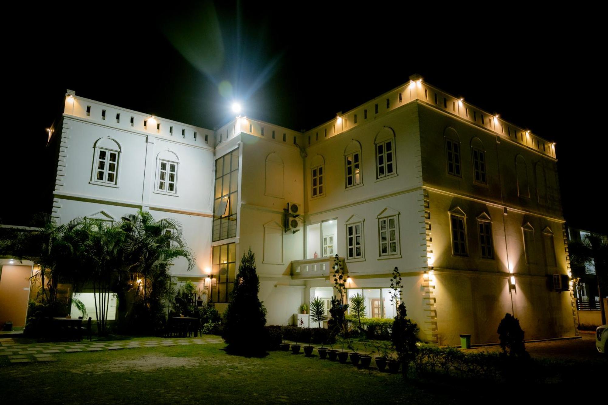 Hotel Maden Inn Itahari Exteriör bild